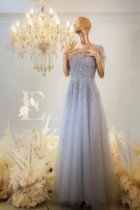 台北媽媽禮服推薦：簡約 A-Line 禮服，俐落剪裁不顯老