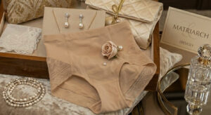 穿著媽媽禮服必備束褲建議：無痕內衣與膚色塑身衣搭配，確保禮服線條完美