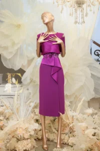 圓領媽媽禮服桃紫色套裝款，俐落剪裁展現主婚人端莊氣質