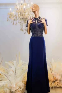 圓領媽媽禮服深藍珠工短袖禮服，端莊優雅修飾臉型